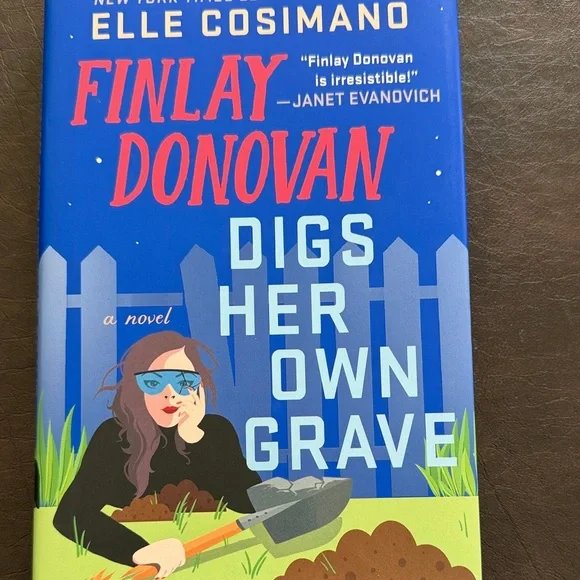 Finlay Donovan Digs Her Own Grave by Elle Cosimano Hardcover - Picture 1 of 2
